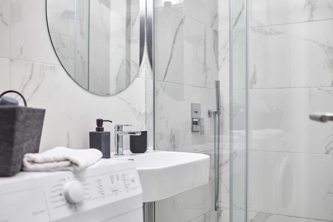 Modern Living 2 - Private Parking Novi Sad